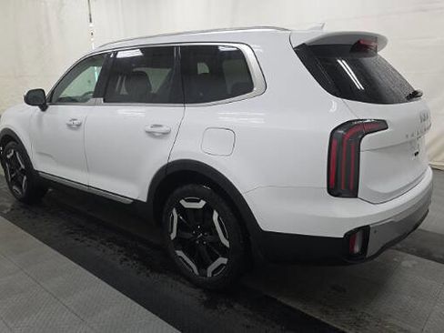 Used 2023 Kia Telluride EX image 3