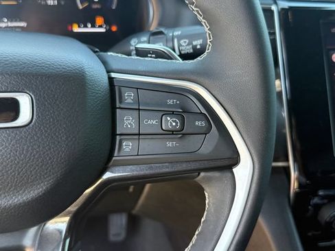 Used 2023 Jeep Grand Cherokee Altitude RWD image 20