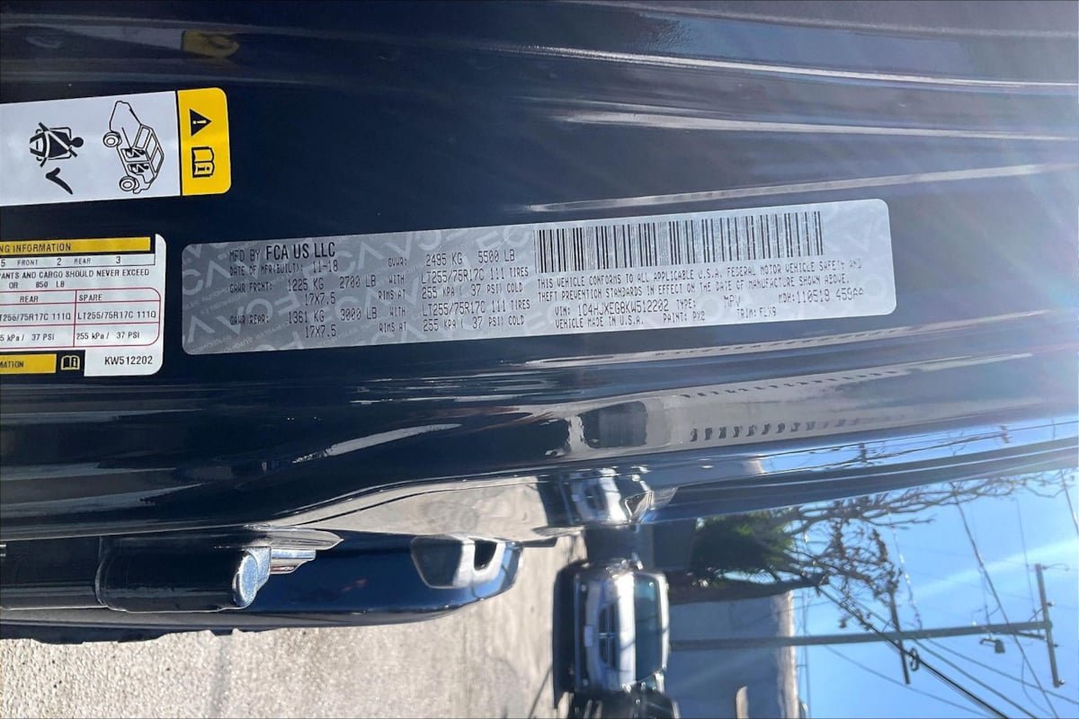 Used 2019 Jeep Wrangler Unlimited Sahara w/ Quick Order Package 24M Moab AWD/4WD image 32