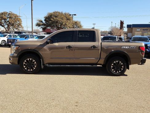 Used 2022 Nissan Titan PRO-4X w/ Pro-4x Convenience Package image 2