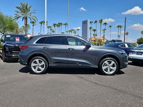 Used 2025 Audi Q5 Premium Plus w/ Premium Plus AWD/4WD image 4