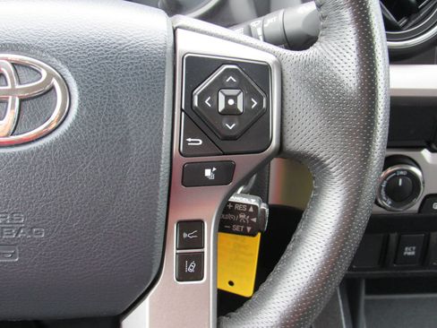 Used 2020 Toyota Tacoma SR5 w/ Blackout Package AWD/4WD image 21