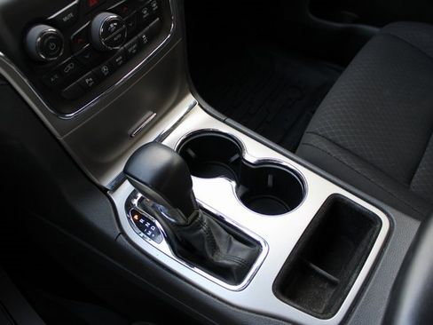 Used 2018 Jeep Grand Cherokee Laredo image 23