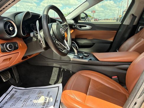 Used 2017 Alfa Romeo Giulia RWD image 32