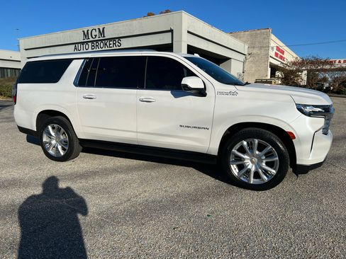 Used 2021 Chevrolet Suburban High Country w/ Premium Package image 21