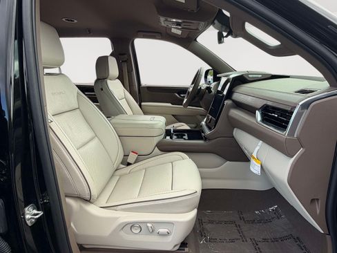 Used 2025 GMC Yukon Denali w/ Advanced Technology Package RWD image 27