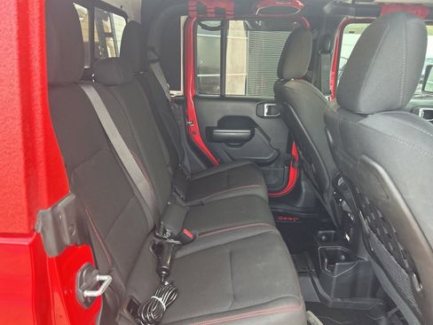 Used 2020 Jeep Gladiator Rubicon w/ Cold Weather Group image 14