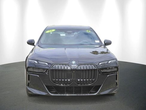Used 2025 BMW i7 xDrive60 w/ Premium Package AWD/4WD image 2