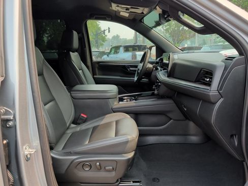 Used 2025 Chevrolet Tahoe Z71 AWD/4WD image 37
