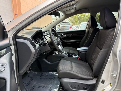 Used 2019 Nissan Rogue SV image 10