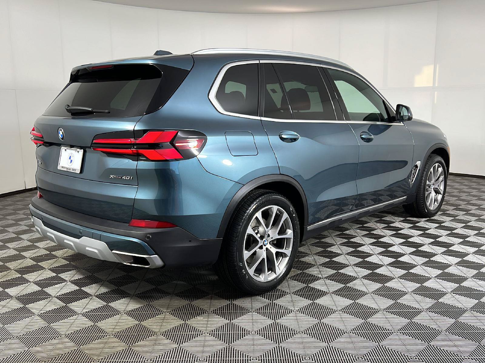Used 2024 BMW X5 xDrive40i w/ Executive Package AWD/4WD image 5
