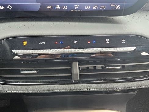 Used 2025 Buick Enclave Avenir AWD/4WD image 17