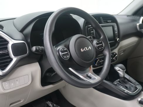 Used 2023 Kia Soul LX w/ LX Technology Package FWD image 10