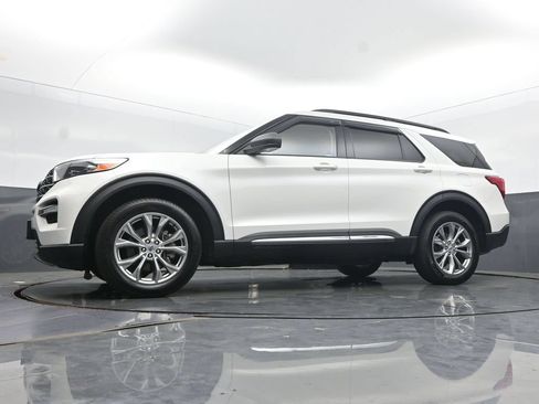 Used 2022 Ford Explorer XLT w/ Equipment Group 202A AWD/4WD image 47