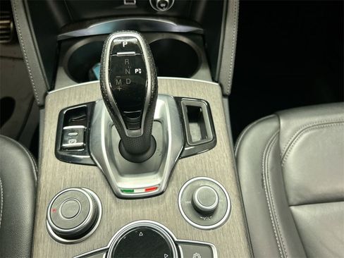 Used 2023 Alfa Romeo Stelvio Ti image 17