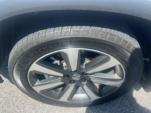 Used 2023 Honda Pilot Touring image 8
