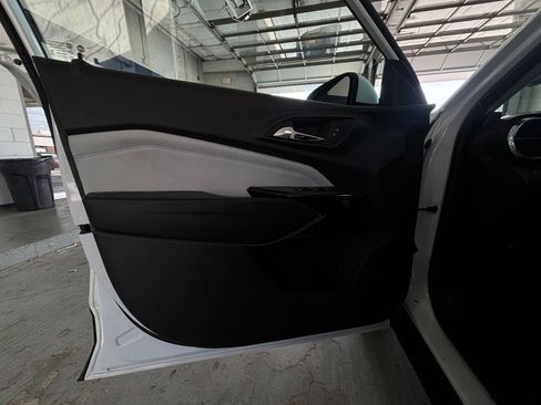 Used 2025 Chevrolet Trax LT image 18