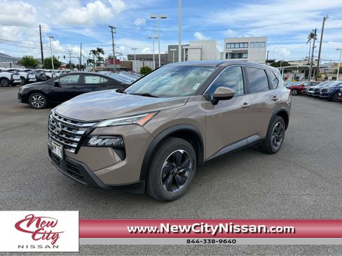 Used 2024 Nissan Rogue SV image 1