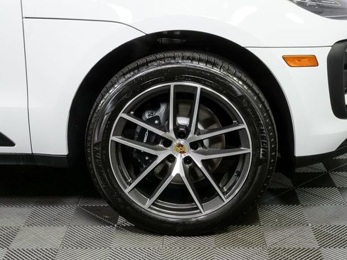 New 2026 Porsche Macan AWD image 40