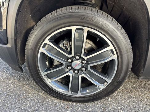 Used 2023 GMC Acadia SLT w/ Technology Package image 6