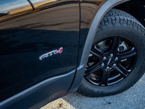 Used 2020 GMC Acadia AT4 image 9