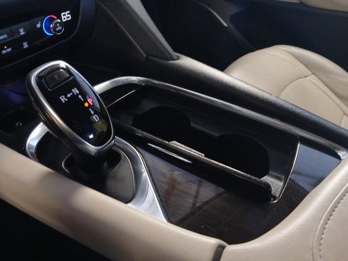 Used 2018 Buick Enclave Essence FWD image 37