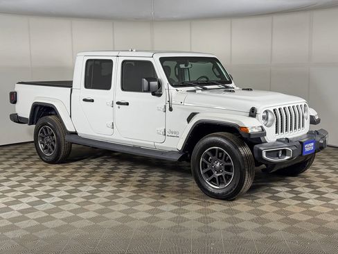 Used 2022 Jeep Gladiator Overland AWD/4WD image 2