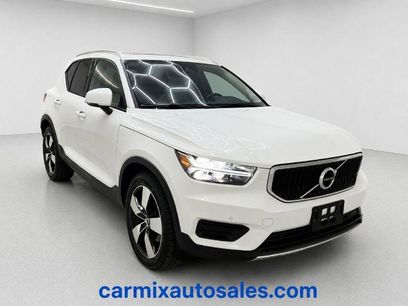 Used 2020 Volvo XC40 T5 Momentum w/ Protection Package