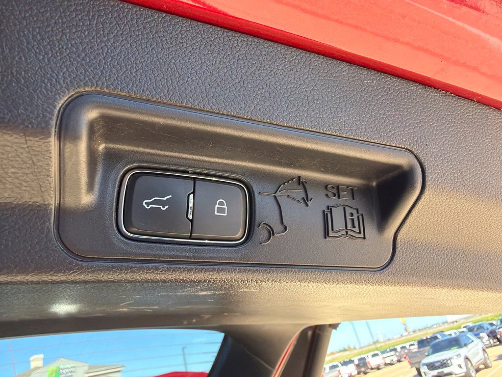 Used 2022 Ford Explorer XLT w/ Equipment Group 202A AWD/4WD image 12