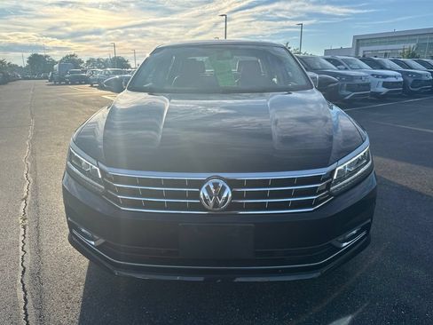 Used 2017 Volkswagen Passat 1.8T SE FWD image 2