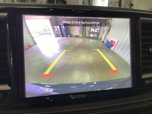 Used 2024 Chrysler Pacifica Touring-L FWD image 29