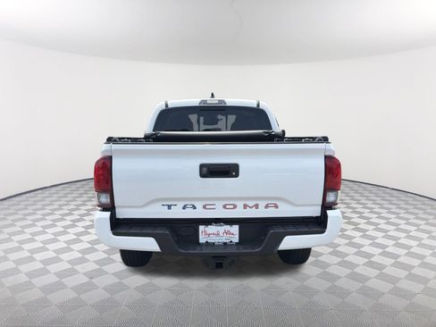 Used 2022 Toyota Tacoma SR5 w/ Technology Package RWD image 5