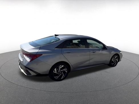 Used 2025 Hyundai Elantra Limited FWD image 15