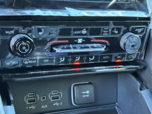 New 2025 Jeep Grand Cherokee Altitude image 24