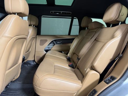 Used 2023 Land Rover Range Rover Long Wheelbase SE image 12