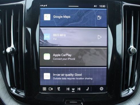 Used 2025 Volvo XC60 B5 Plus image 19