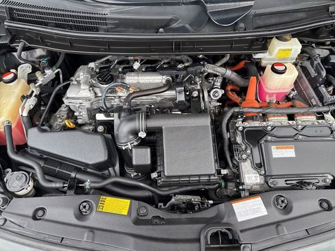 Used 2015 Toyota Prius Three image 10