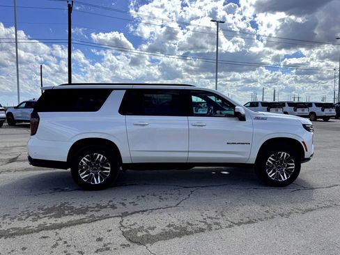 Used 2025 Chevrolet Suburban Z71 image 5