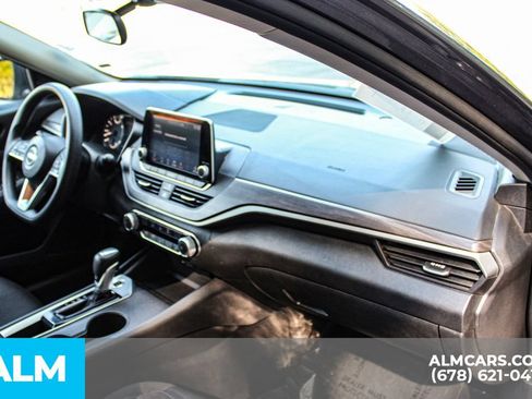 Used 2025 Nissan Altima 2.5 SV FWD image 21