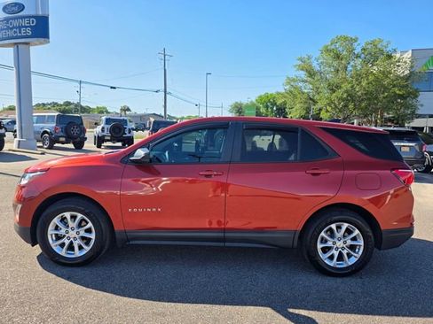 Used 2020 Chevrolet Equinox LS w/ LS Convenience Package FWD image 5