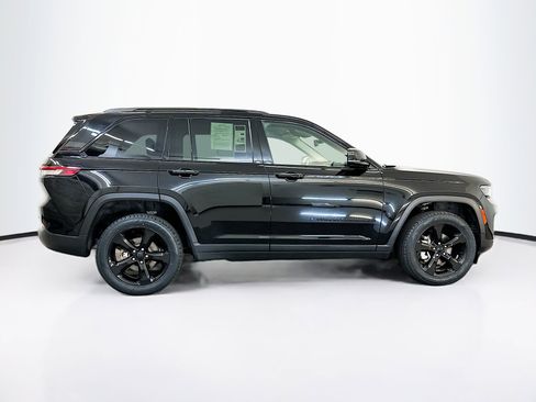 Used 2023 Jeep Grand Cherokee Limited w/ Black Appearance Package image 10