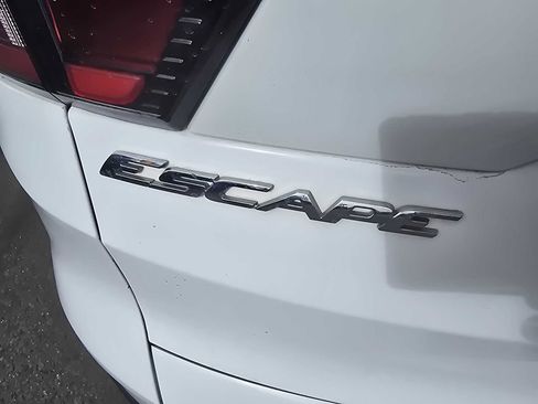Used 2018 Ford Escape SE image 20