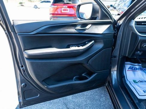 Used 2025 Jeep Grand Cherokee L Laredo w/ Luxury Tech Group I image 11