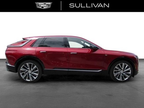 Certified 2025 Cadillac Lyriq Luxury AWD/4WD image 2