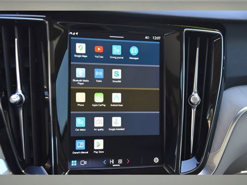 Used 2025 Volvo S60 B5 Plus image 19