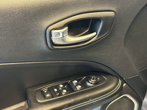 Used 2021 Jeep Compass Latitude image 13