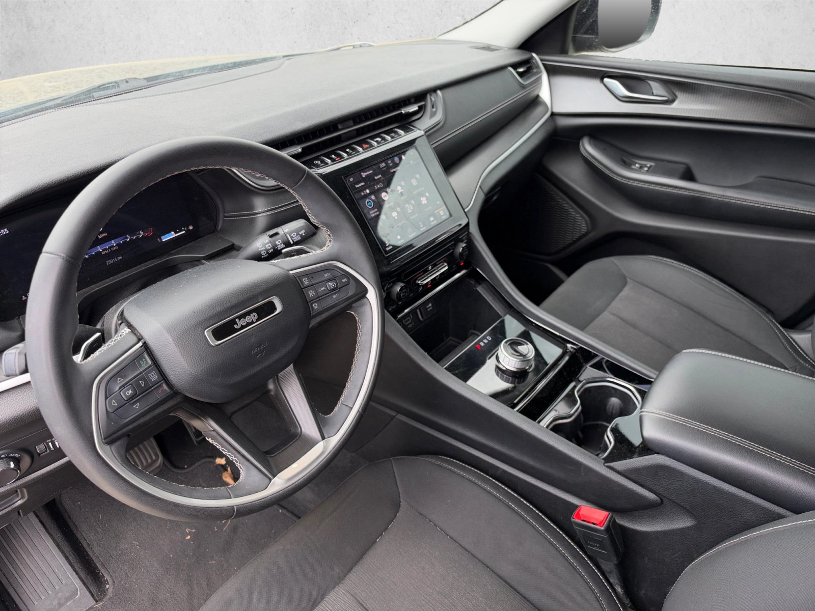 Used 2023 Jeep Grand Cherokee L Laredo RWD image 10