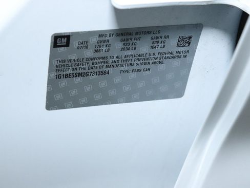 Used 2016 Chevrolet Cruze LT w/ Sun And Sound Package image 21