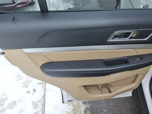 Used 2017 Ford Explorer XLT w/ Equipment Group 202A image 23