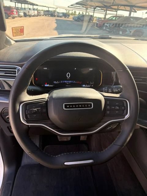 Used 2022 Jeep Wagoneer Series III w/ Premium Group I AWD/4WD image 9
